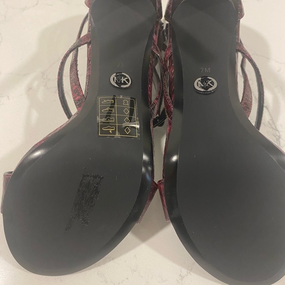 Michael Kors size 7 open toe heels. Never been worn. True to size - Picture 7 of 8